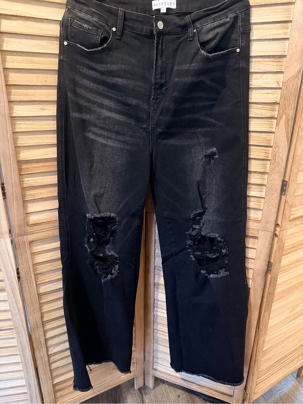 Blakeley Women’s Black Distressed Jeans
